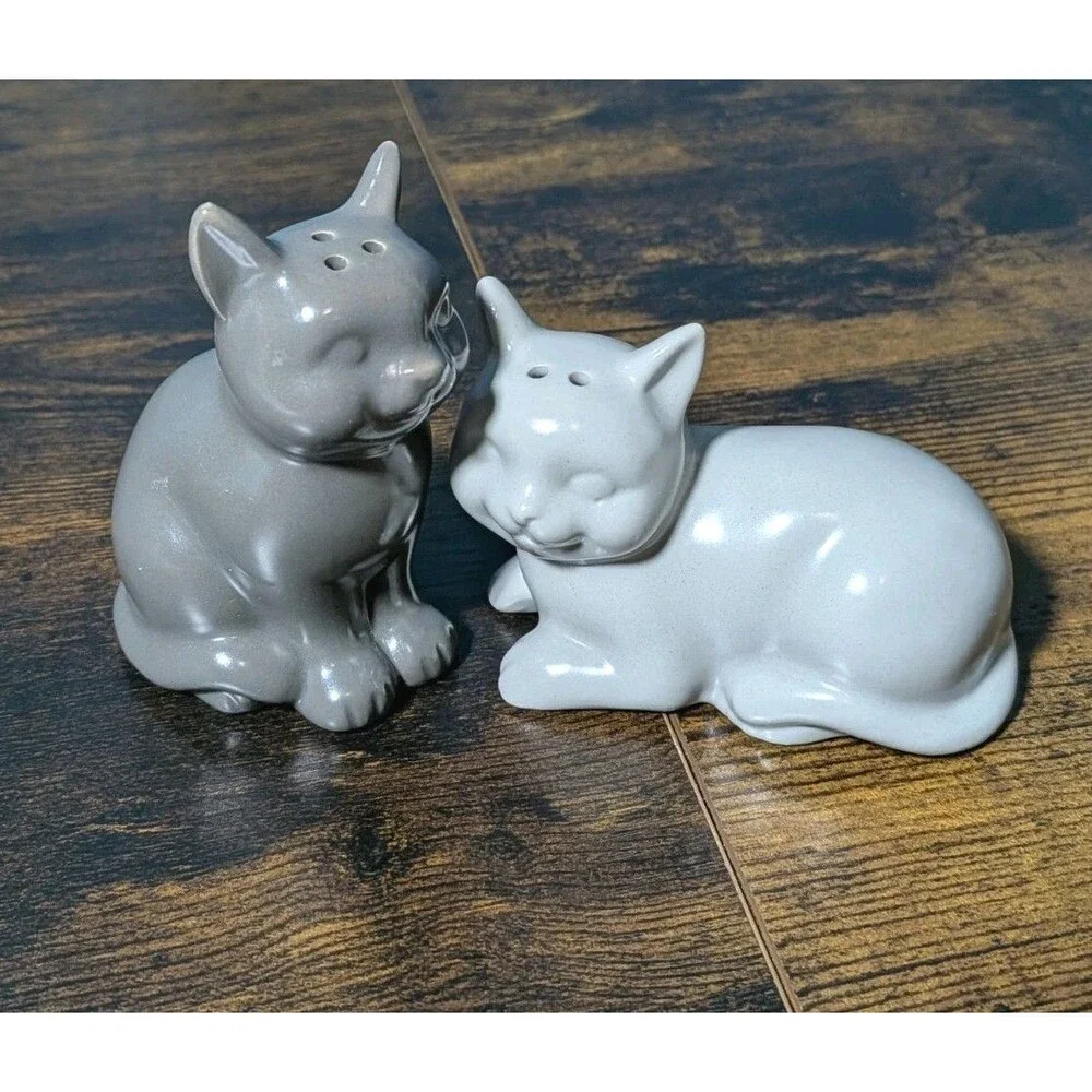 Target Cat Salt and Pepper Shaker Light & Dark Gray Pair With Plugs